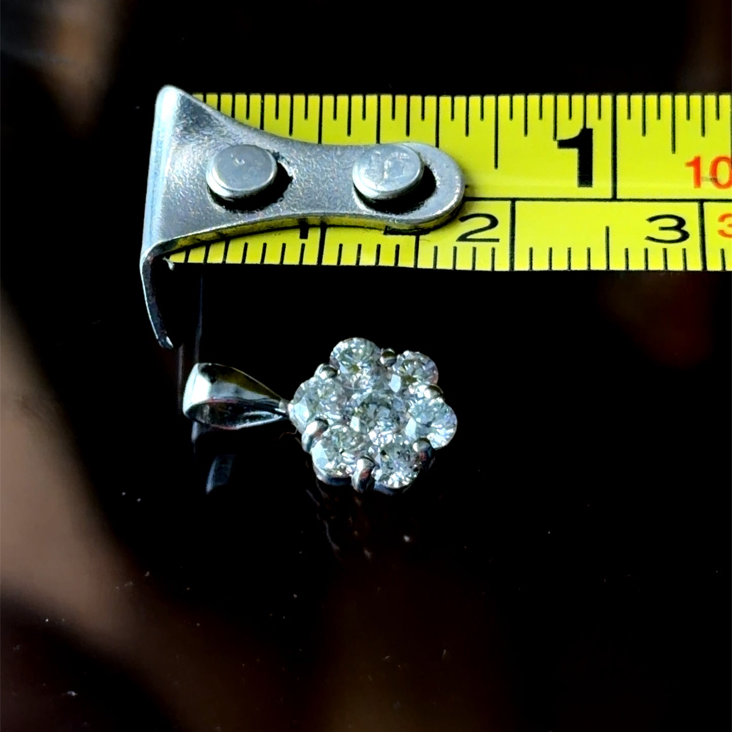 Pretty 18k White Gold Diamond Daisy Pendant (Only) Appx O.6 Cts