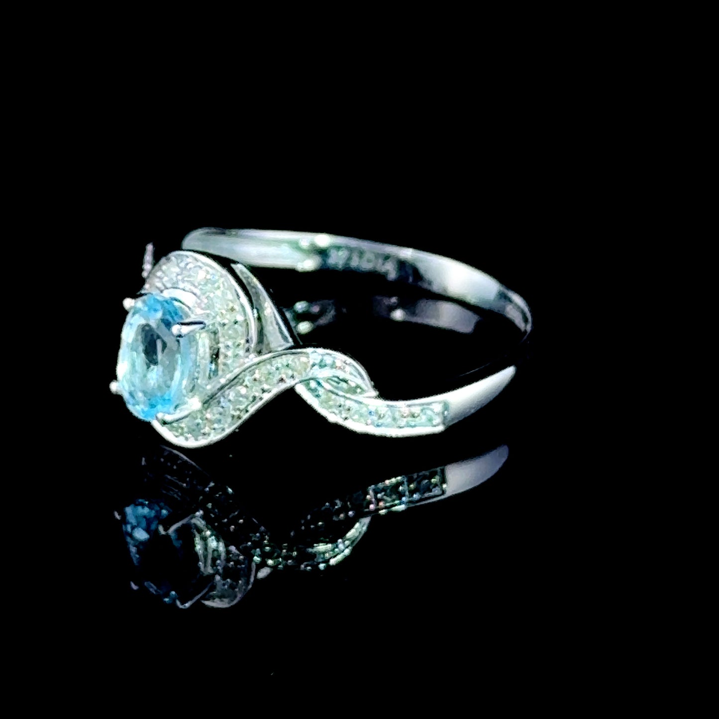 9K White Gold Aquamarine Twist Ring