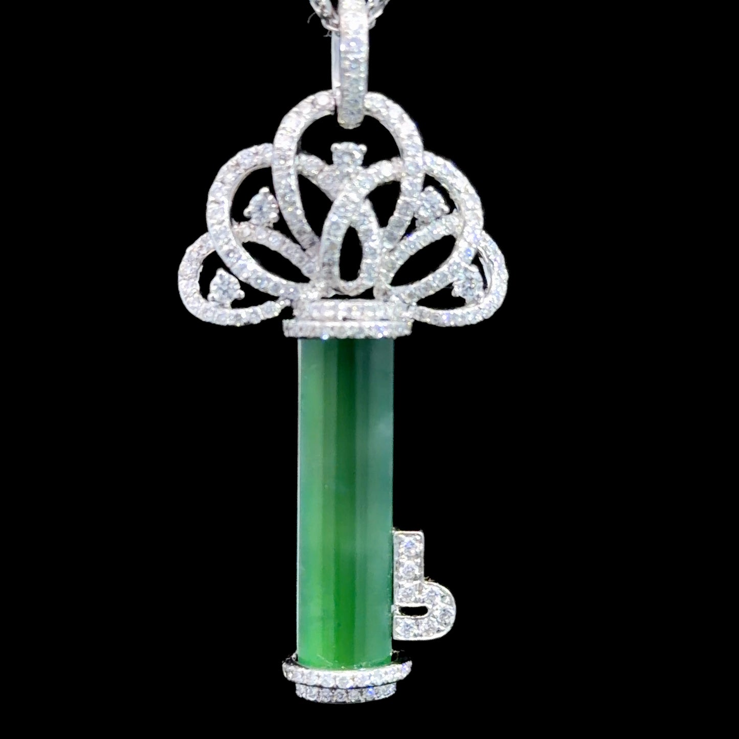 Stunning 18k White Gold Jadeite & Diamond Key Pendant & Chain Appx 1.0 Cts
