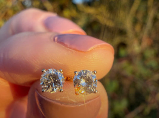 Pretty 9k Yellow gold Diamond Stud Earrings 0.25Cts Total
