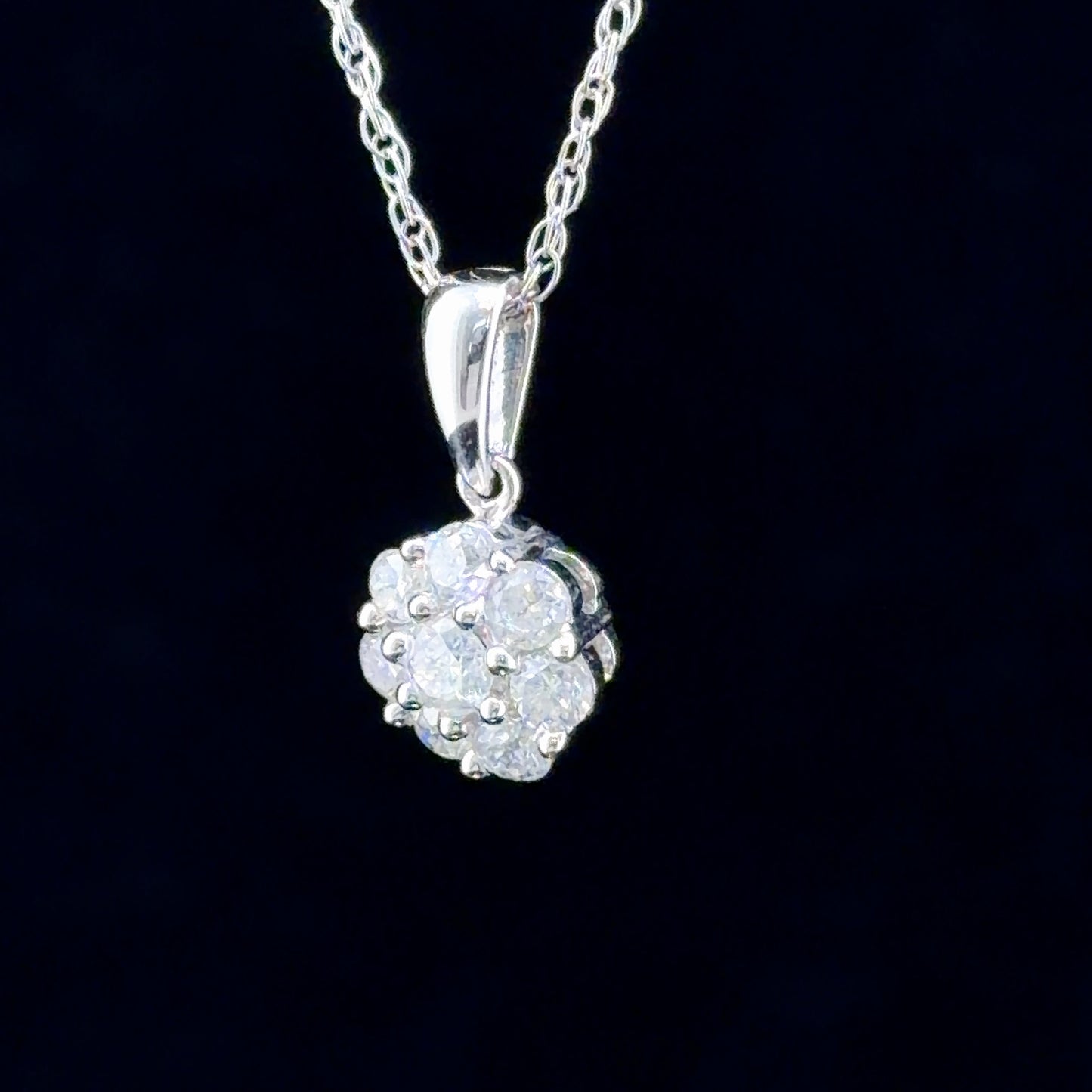 9k White Gold & Diamond Daisy Pendant & Chain 0.5 Cts