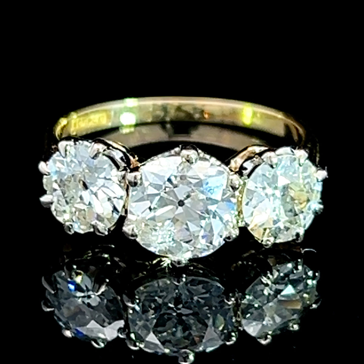 Stunning 18K Yellow Gold Diamond Trilogy Ring 2.6 CTS, VS2-SI3, I-J with Bespoke Sizing Available