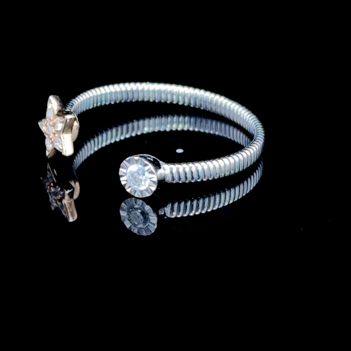 Very Sweet 18k White & Yellow Gold Diamond Moon & Stars Spring Ring Appx 0.1 Cts