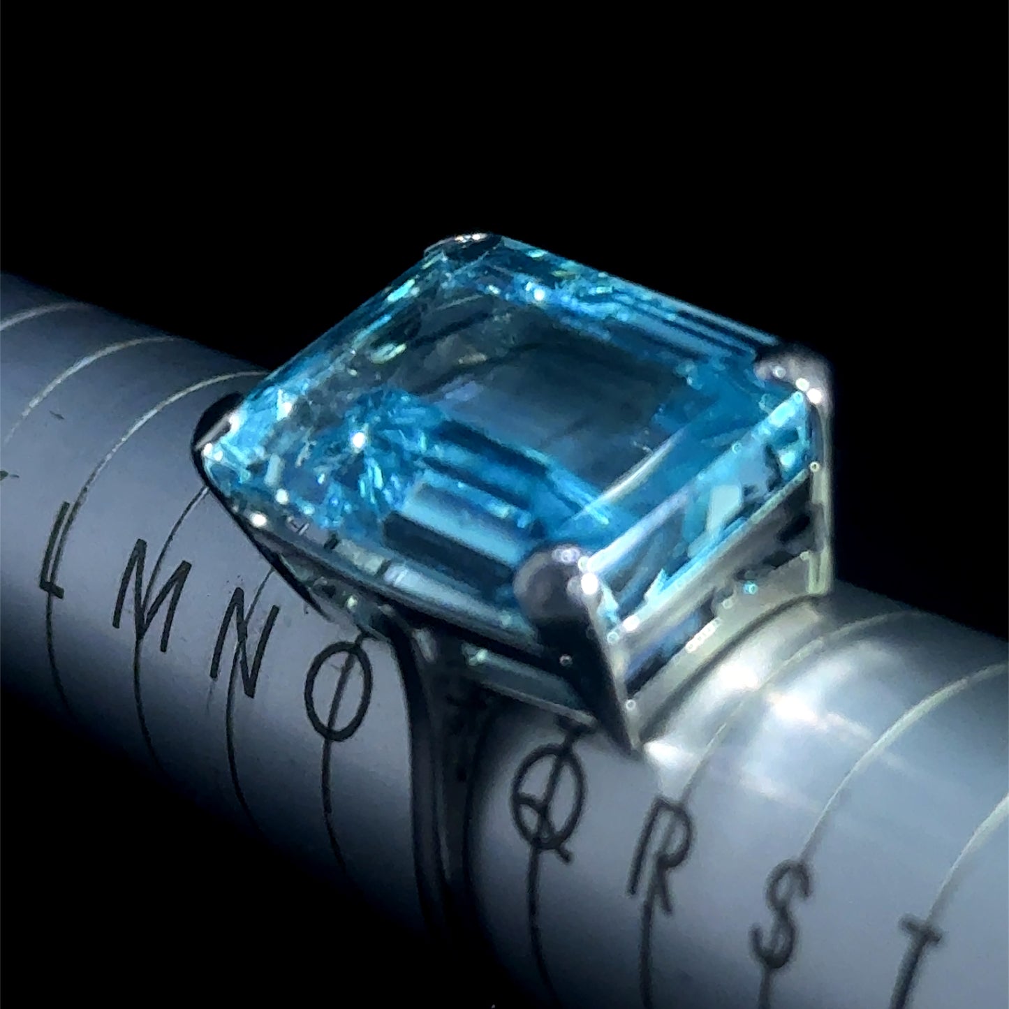 18K White Gold Aquamarine Cocktail Ring