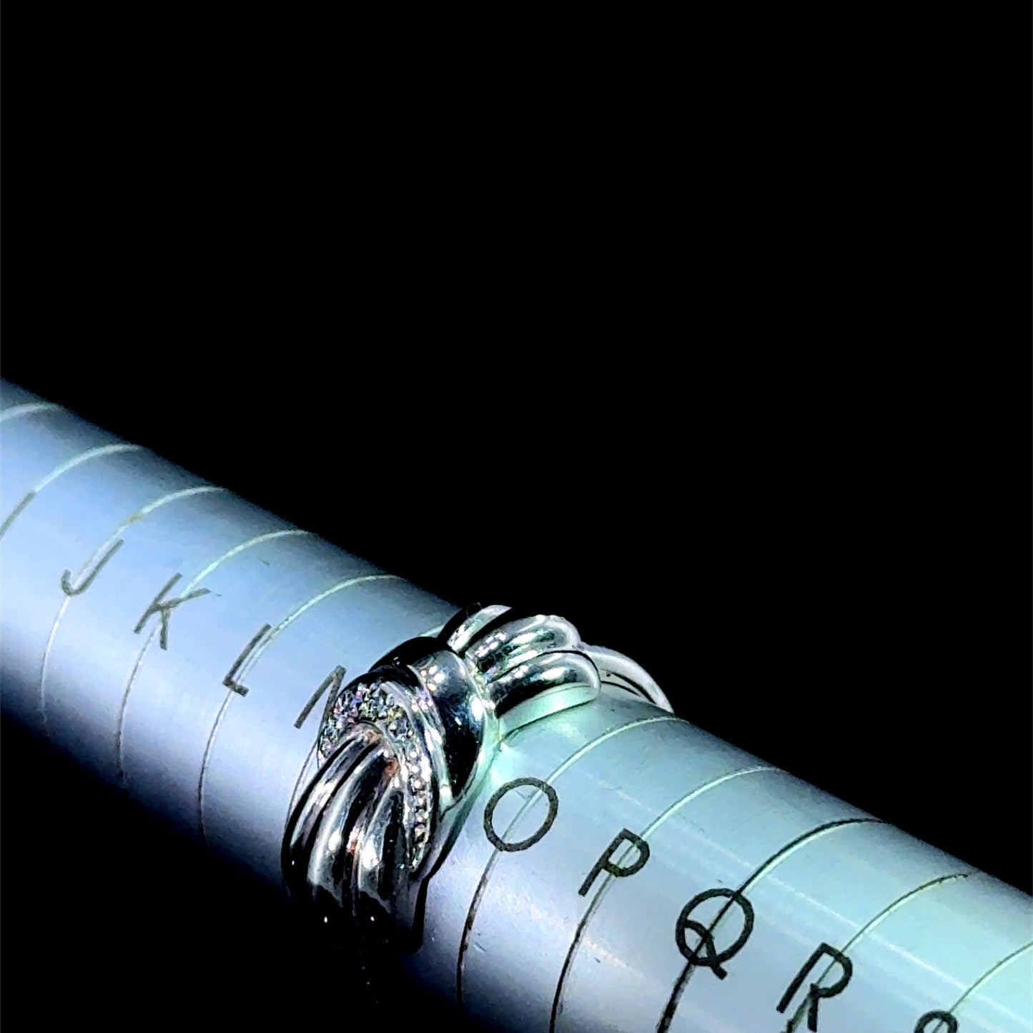 9K White Gold Diamond Bow Ring