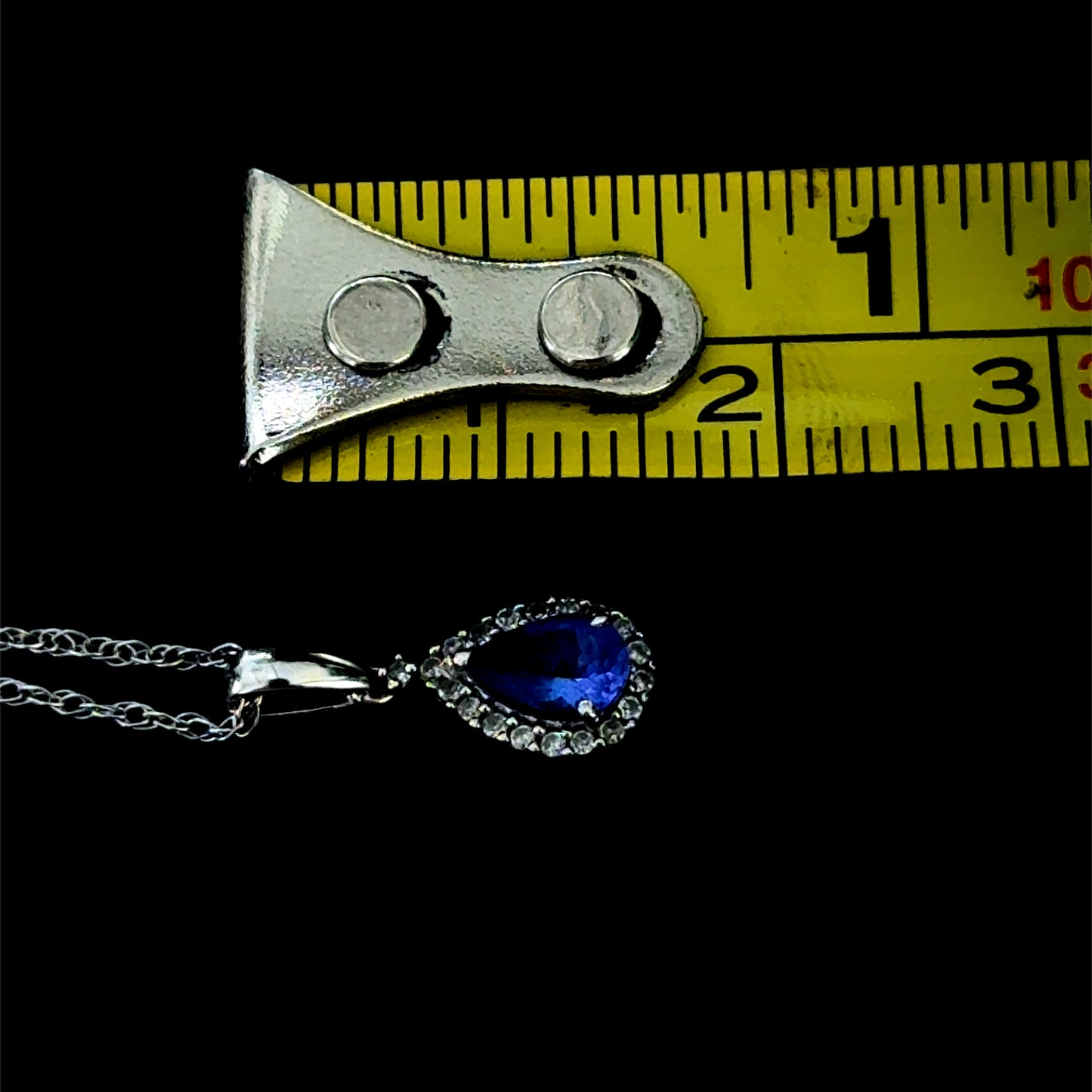 18K White Gold Tanzanite & Diamond Pendant & Chain