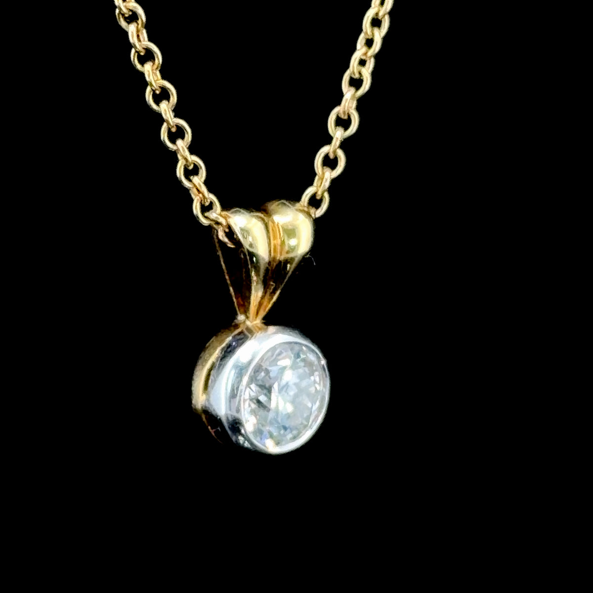 18k Yellow Gold Bezel Set Diamond Pendant & Chain 18 Inches Long