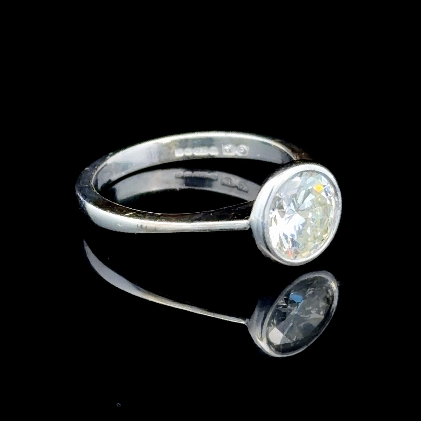 18k White Gold Bezel Set Diamond Solitaire Ring Appx O.95 Cts