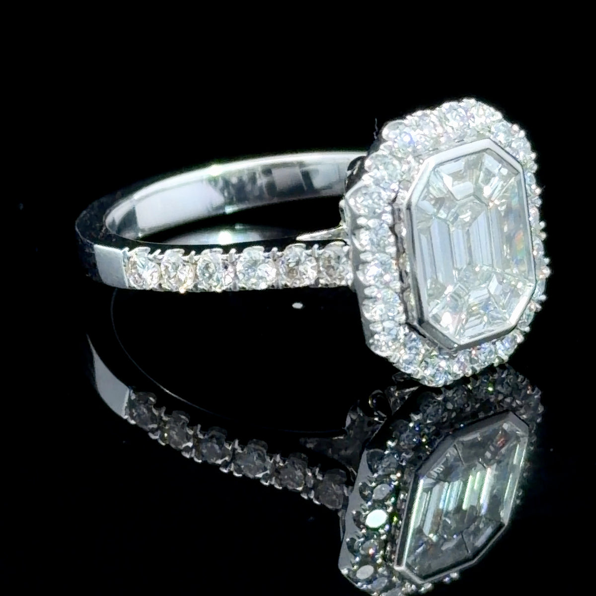 Stunning 18k White Gold Illusion Set Diamond Ring Diamonds To The Halo and Shoulders 1.5Cts (Looks Like 3Cts) RRP £7k