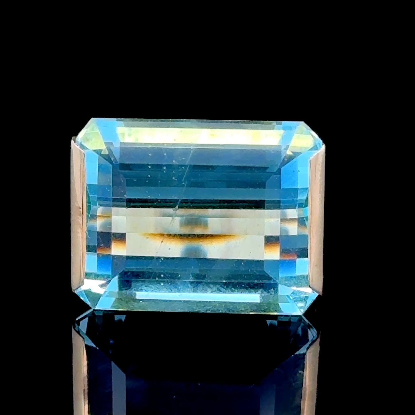 Lovely 18K Yellow Gold Large Aquamarine Ring Set East West Appx 15 Cts