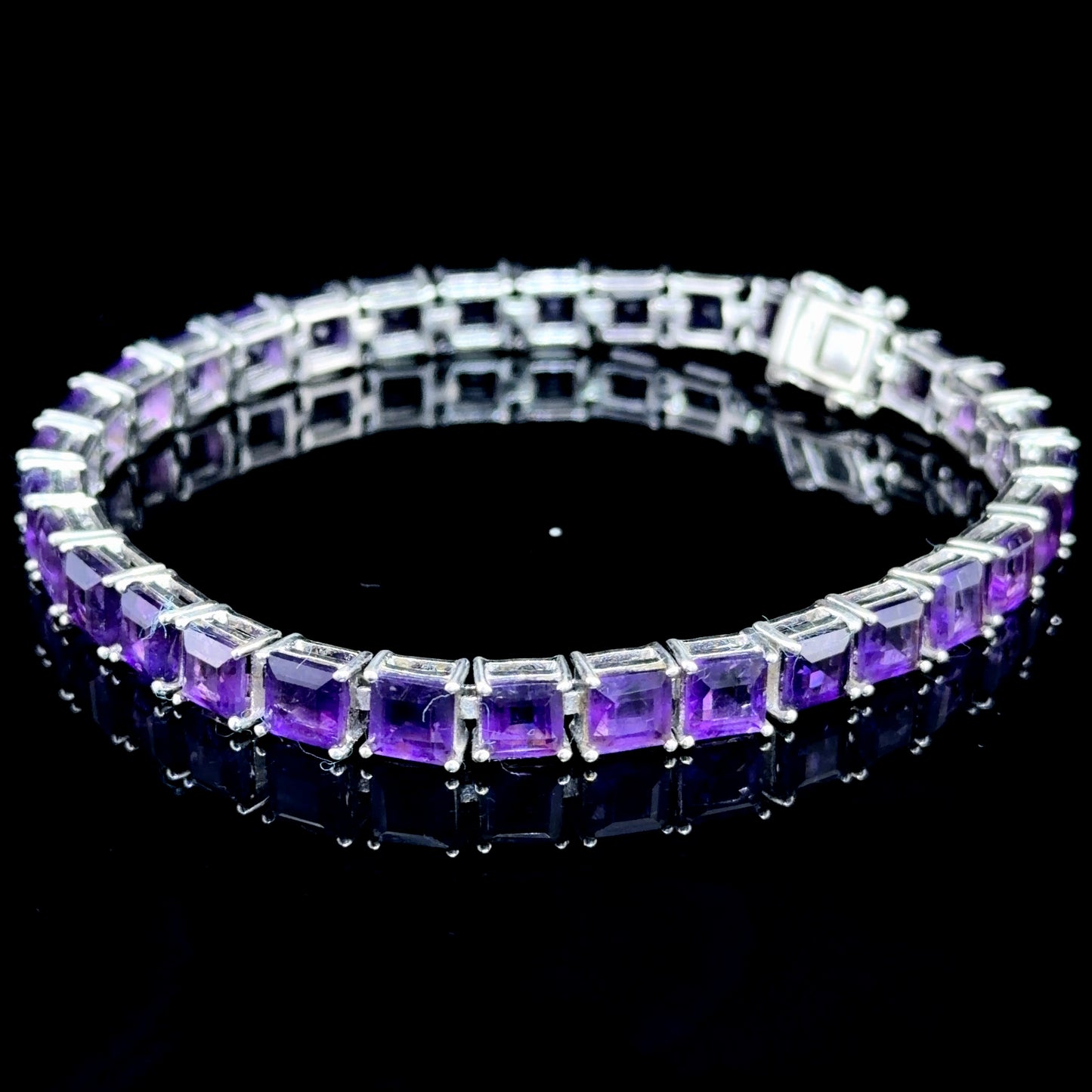 Lovely Silver & Square Cut Amethyst Bracelet 7.5 Inches Long