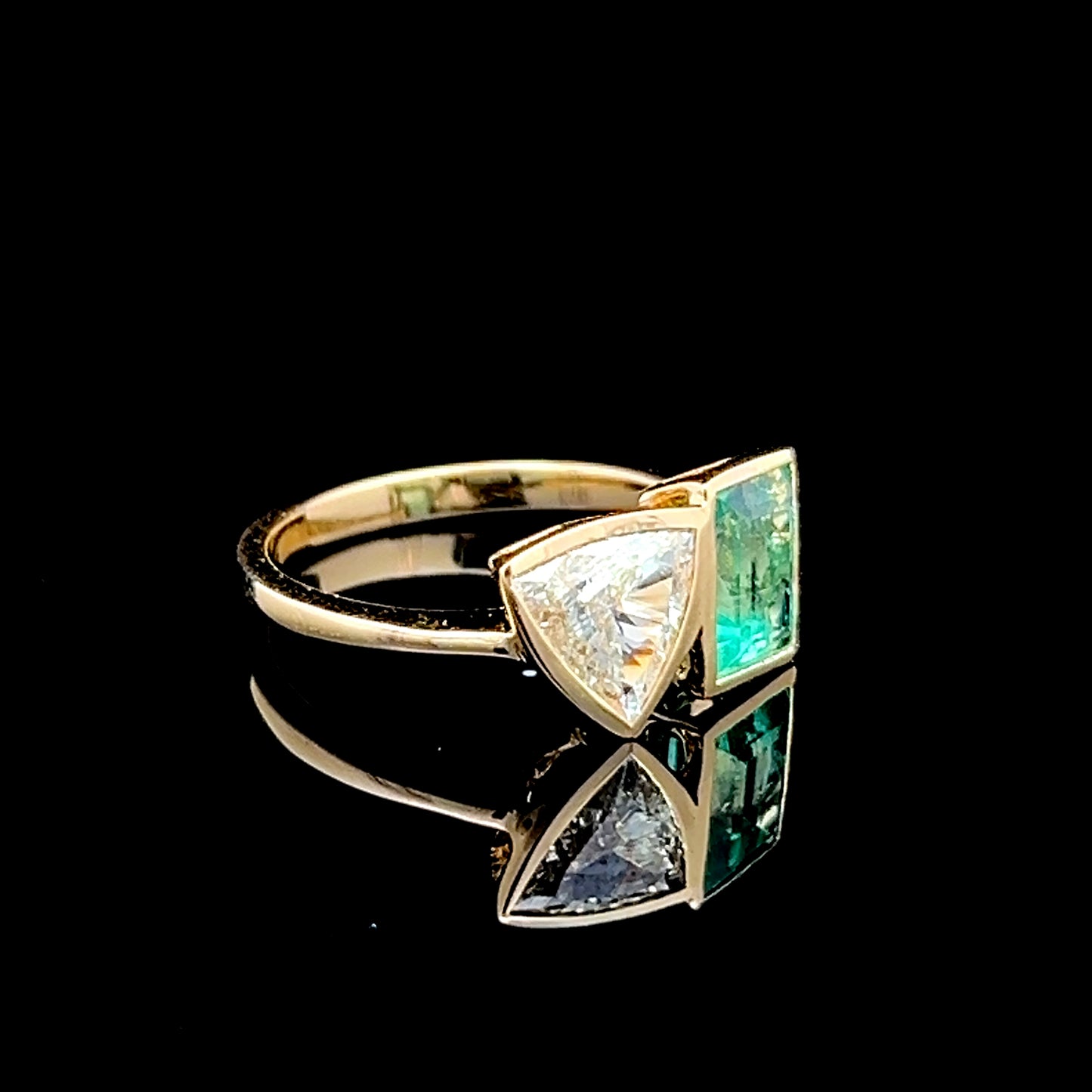 18K Yellow Gold 2 Stone Emerald & Diamond Ring APPX: E: 1.3CTS  D: 0.66CTS