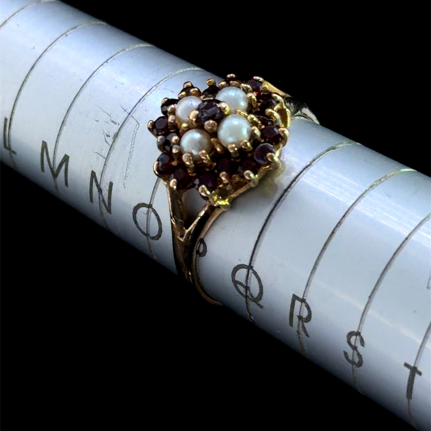 9k Yellow Gold Garnet & Pearl Ring