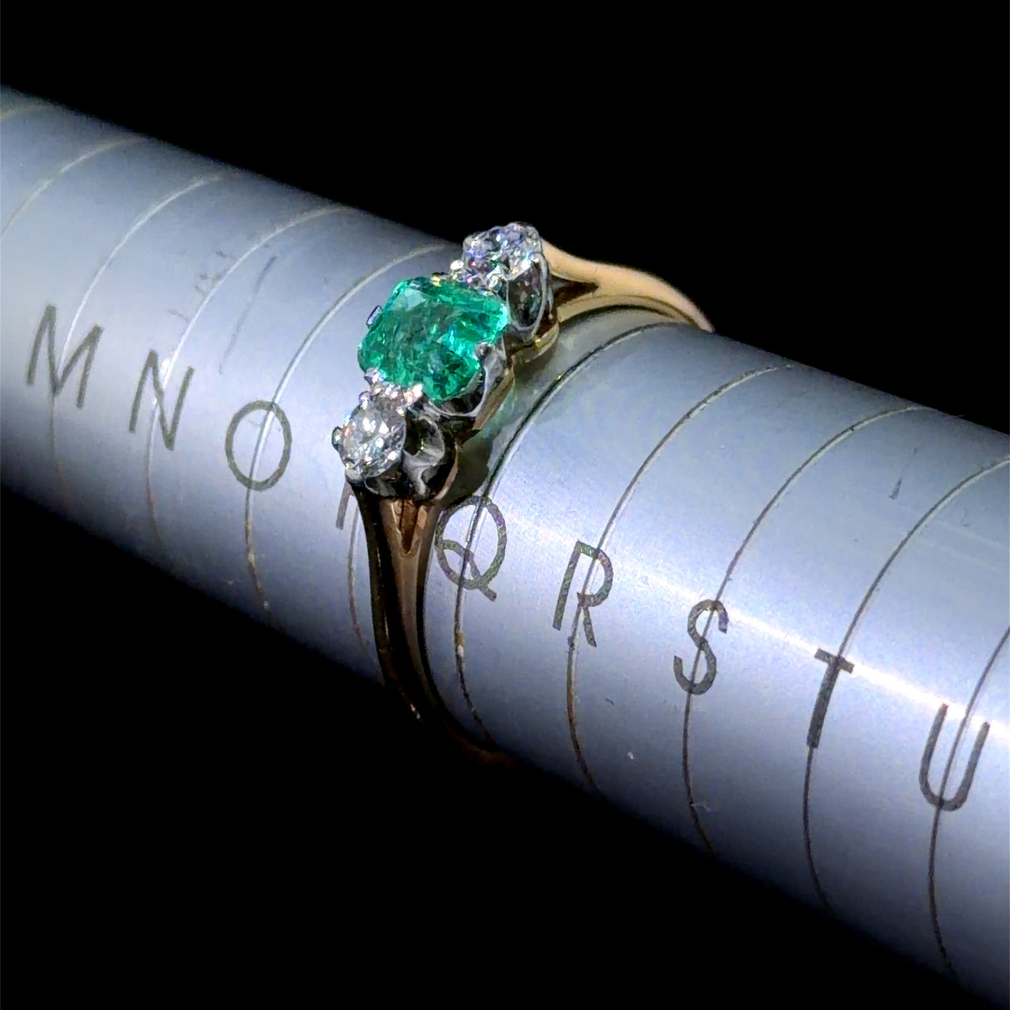 Lovely 18k Yellow Gold Emerald & Diamond 3 Stone Trilogy Ring Appx 0.3 Cts