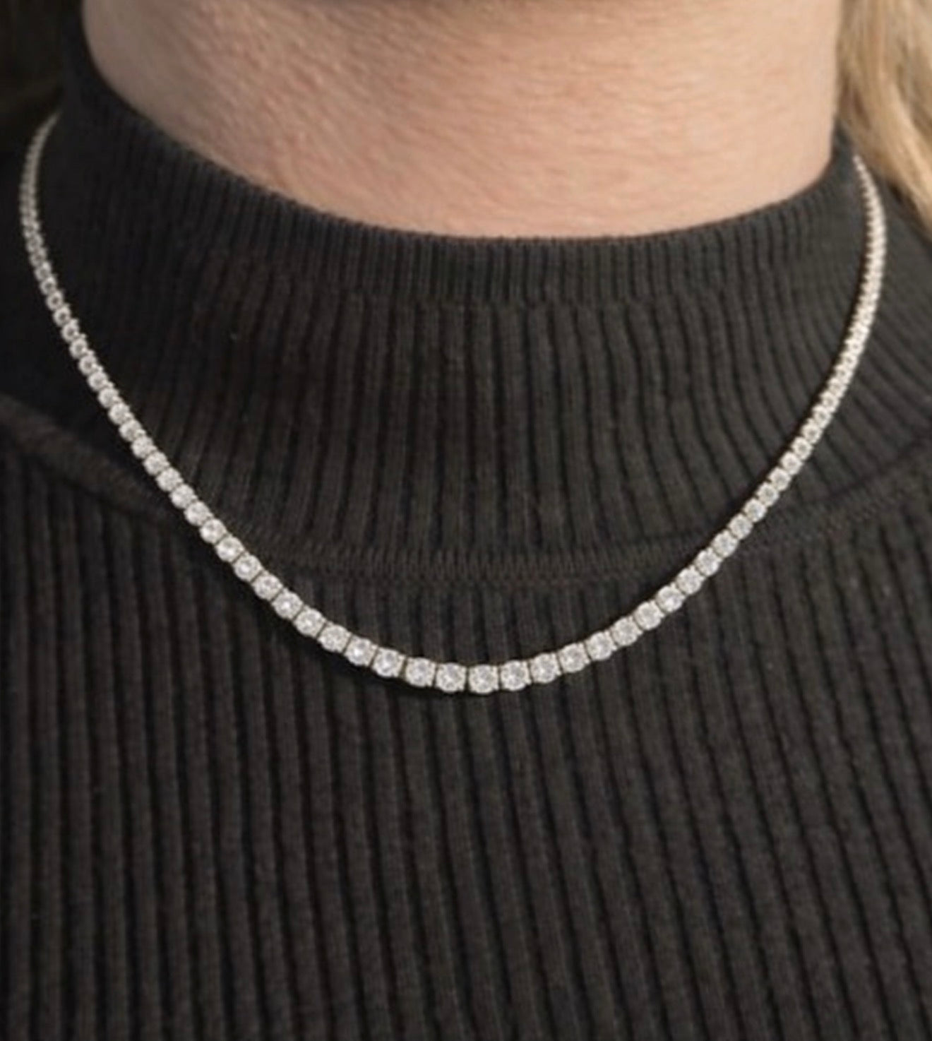 18k White Gold Diamond Necklace of Appx 9.5 cts