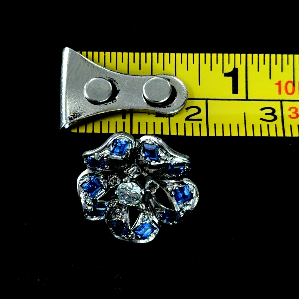 A Very Pretty Pair Of 9k White Gold Sapphire & Diamond Stud Earrings In The Shape Of Flowers Appx 0.5 Cts Of Diamonds & Appx 1.4 Cts Sapphires