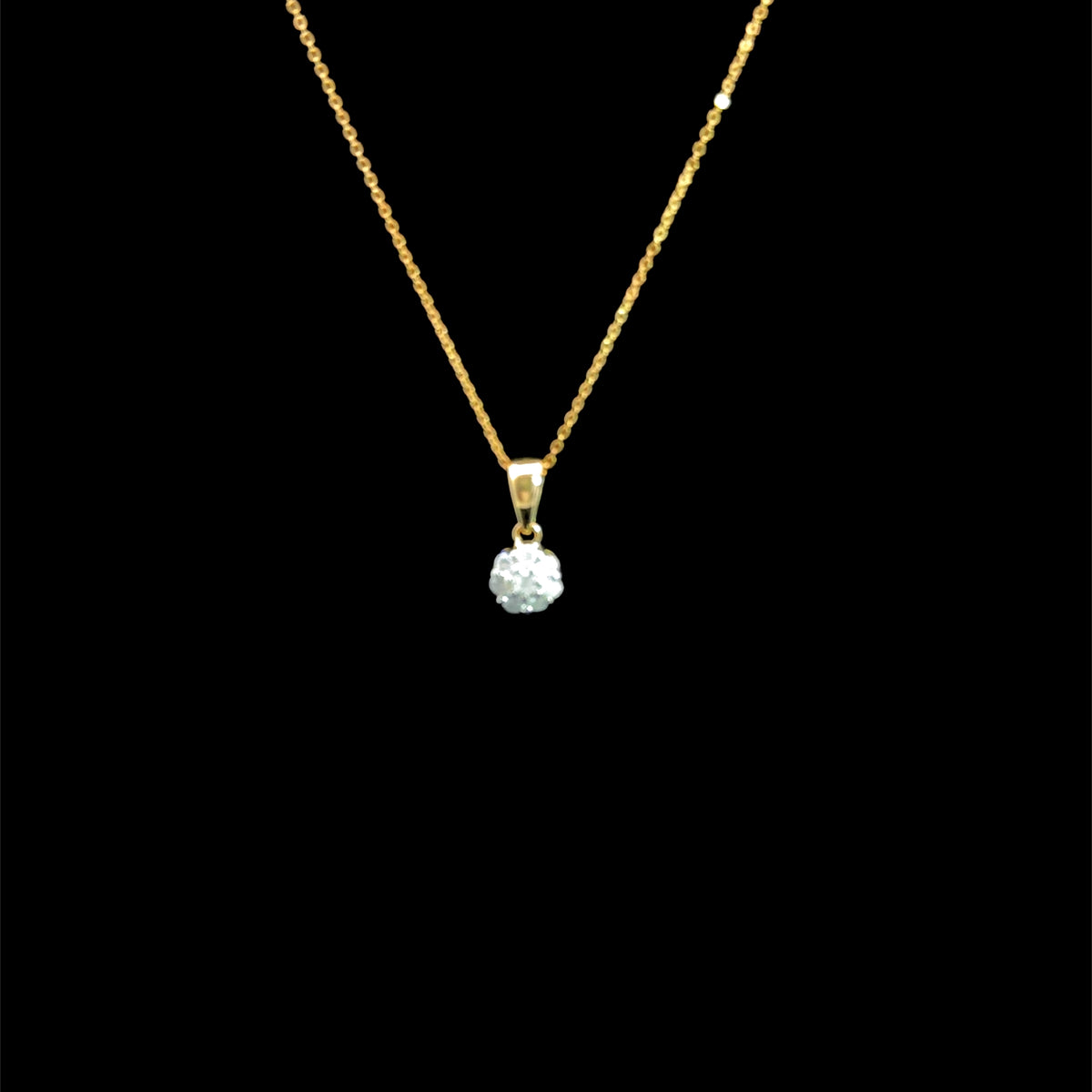 Pretty 9k Yellow Gold Diamond Daisy Pendant & Chain 18 Inches Long