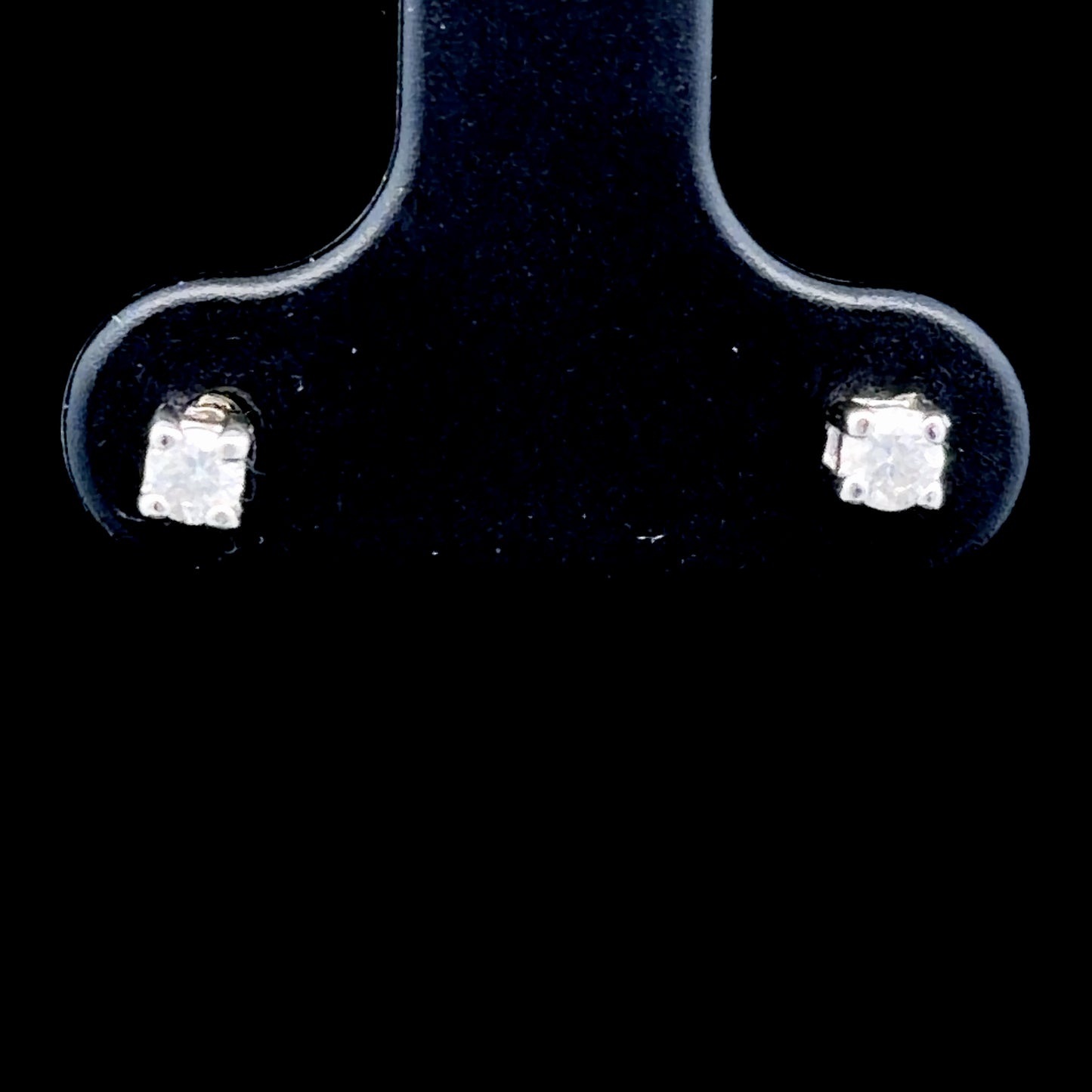 18k White Gold Diamond Studs