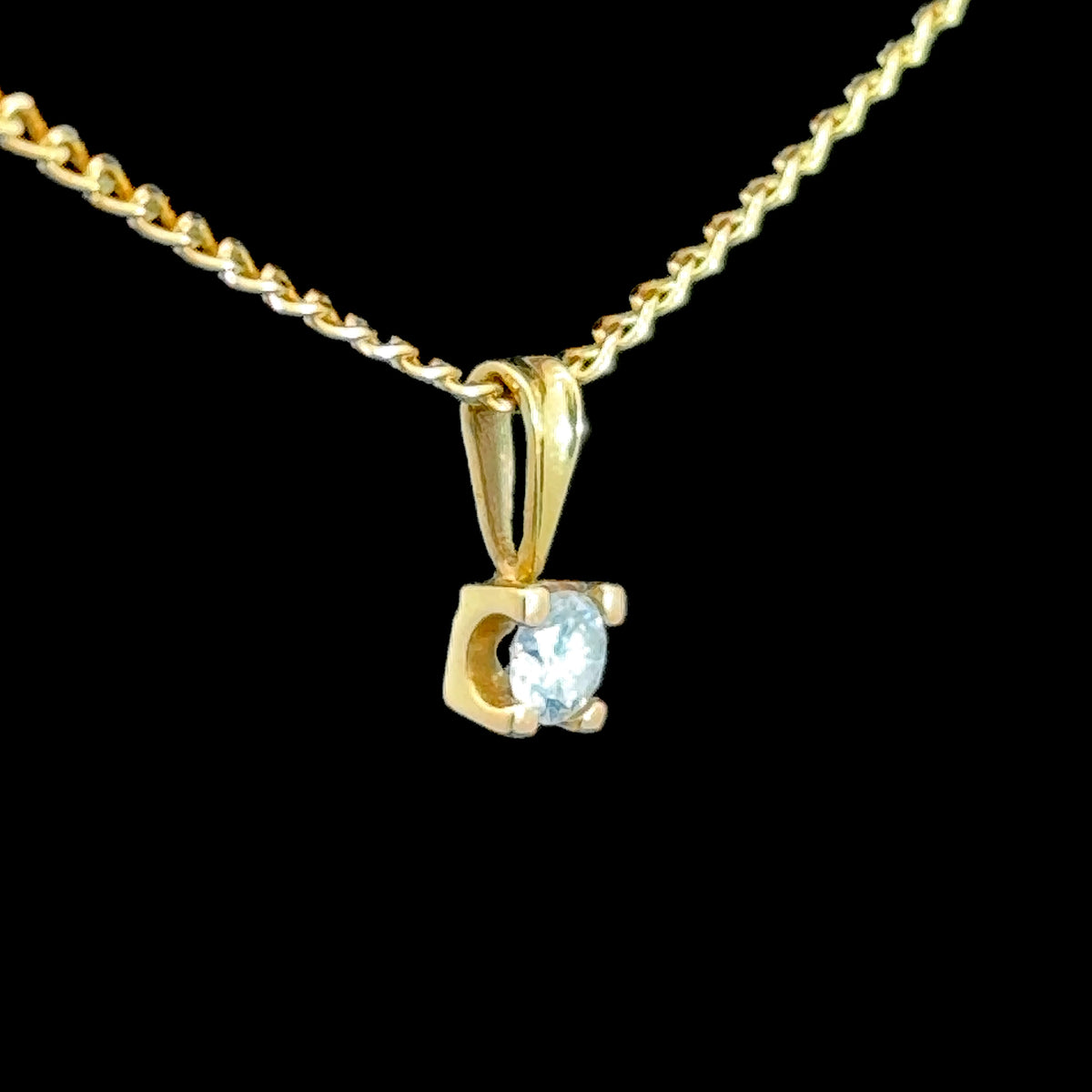 Pretty 18K Yellow Gold Diamond Pendant & 9K Chain APPX 0.15 CTS