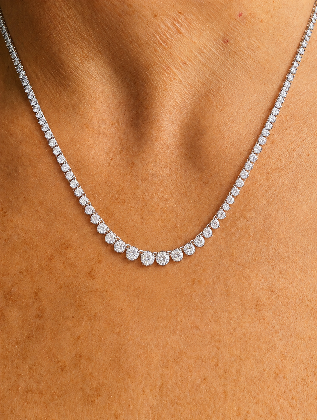 Wonderful 14k White Gold Graduated Round Cut Diamond Necklace Appx 6.5 Cts