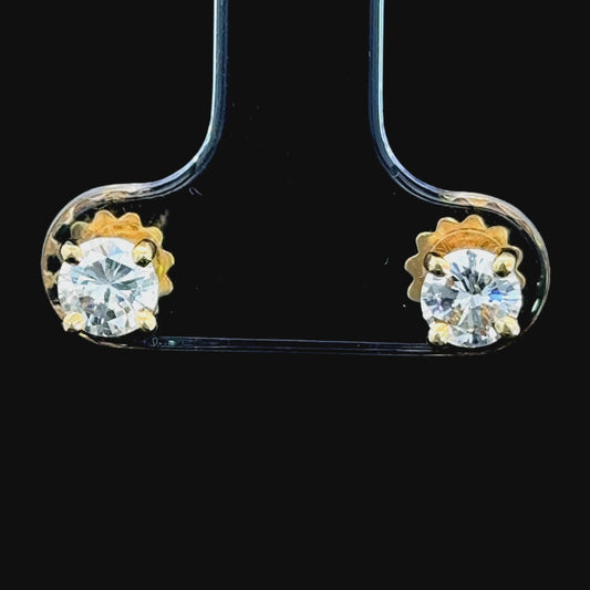 Stunning 18K Yellow Gold Diamond Screw Back Studs 0.9 CTS Total