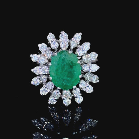Stunning 18k White Gold Emerald & Diamond Cluster Ring Diamond Appx 1.0 Cts Emerald Appx 2.0 Cts