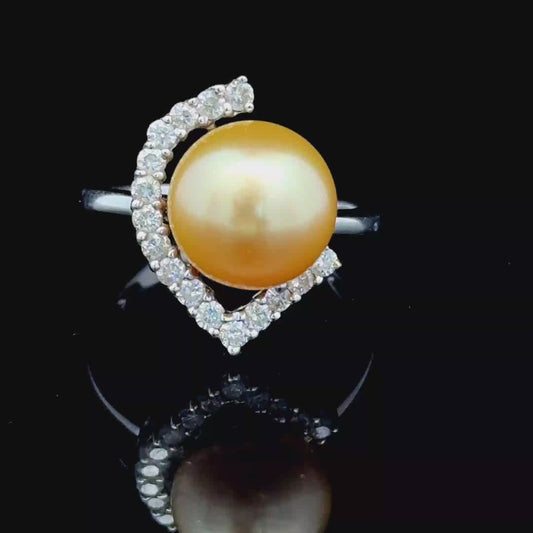 18K White Gold Modernist Pearl & Diamond Ring 0.65CTS