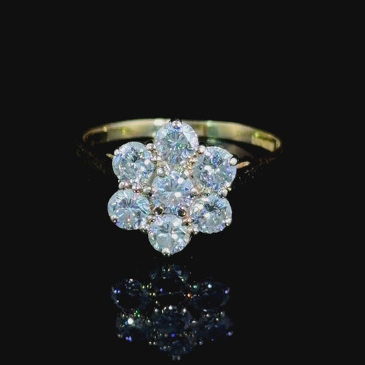 Lovely 18k Yellow Gold Diamond Daisy Ring Appx 0.9 Cts