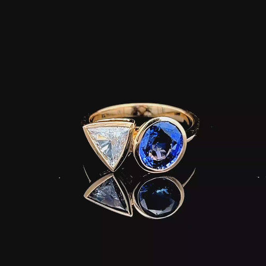 Lovely 18k Yellow Gold Trilliant Diamond & Sapphire Moi Et Toi Ring Dia 0.77 Cts Sapphire 1.61 Cts