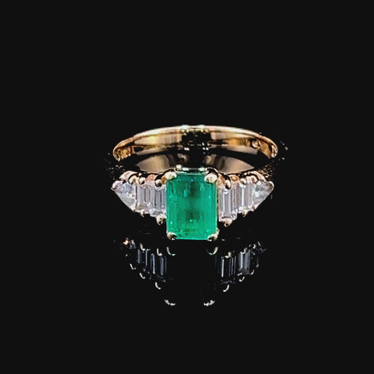 18K Yellow Gold Diamond & Emerald Ring
