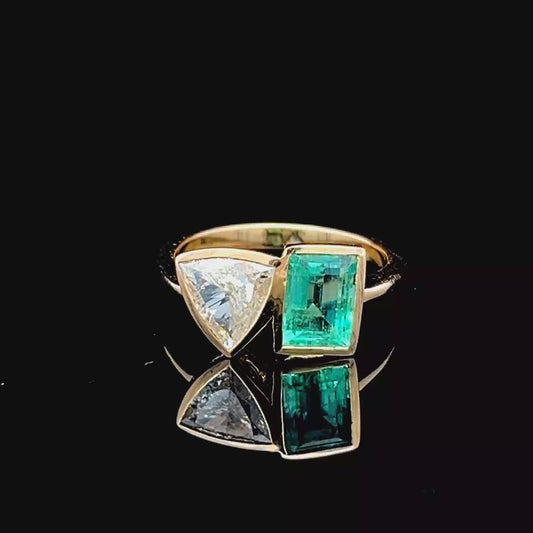 Fabulous 18k Yellow Gold Trilliant Diamond & Emerald Moi Et Toi Ring Dia 0.66 Cts Emerald 1.3 Cts
