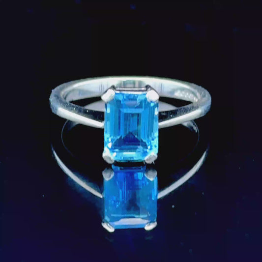 18K White Gold Aquamarine Ring