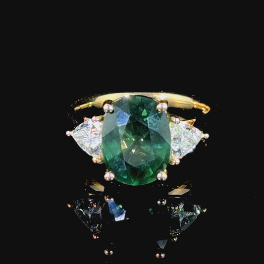 18K Yellow Gold Colour Changed Sapphire (Blue to Teal/Green) & Trilliant Diamond Trilogy Ring