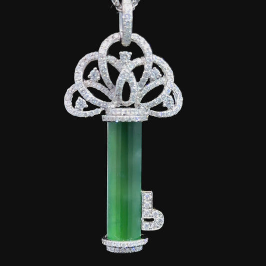 Stunning 18k White Gold Jadeite & Diamond Key Pendant & Chain Appx 1.0 Cts