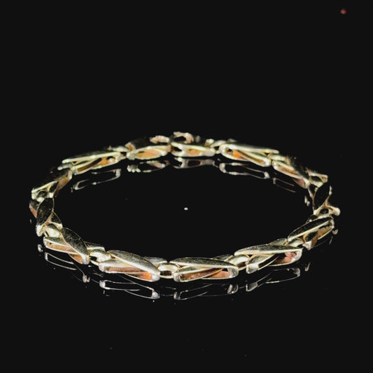 Pretty 9k Yellow Gold Kiss Link Bracelet 7” Long