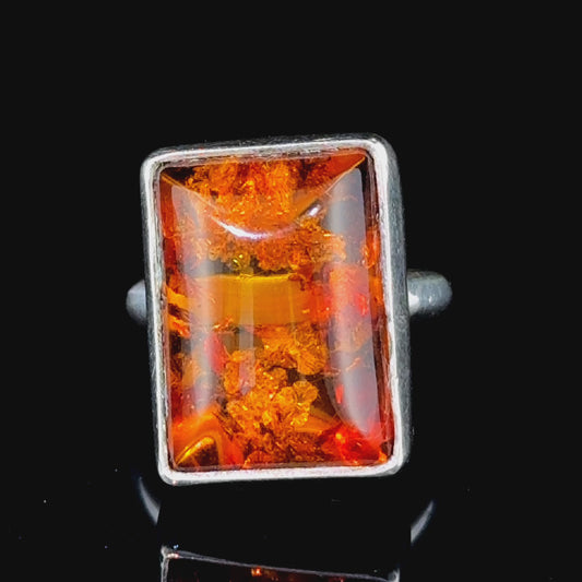 Lovely Rectangular Silver & Baltic Amber Ring